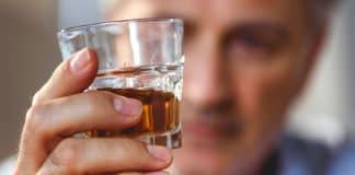 A ciência explica o que acontece com seu corpo quando você para de beber álcool