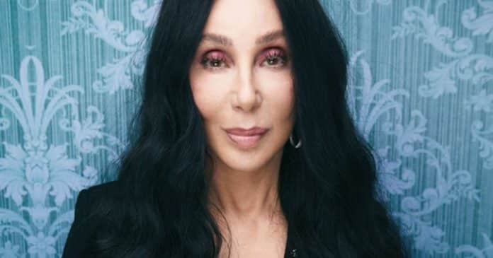 Cher comemora 77 anos com comentário hilário sobre sua idade: ‘Quando vou me sentir velha?’