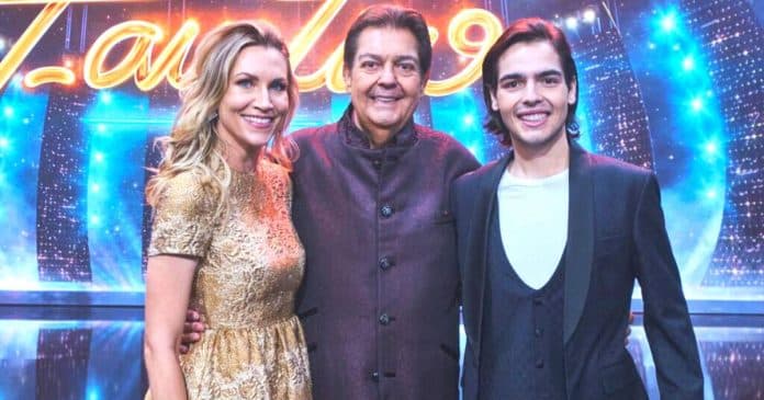 Faustão deixa Band sem se despedir; filho e Anne Lotterman assumem programa