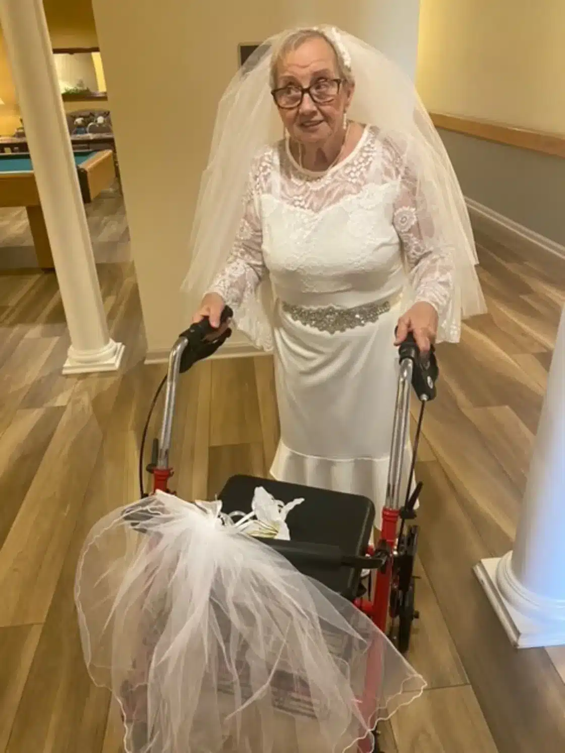 sabiaspalavras.com - Idosa de 77 anos se casa com ela mesma; veja as fotos da emocionante cerimônia
