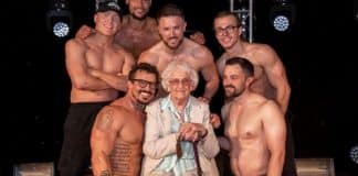 Idosa de 92 anos realiza sonho e vê show de strip-tease em casa de repouso