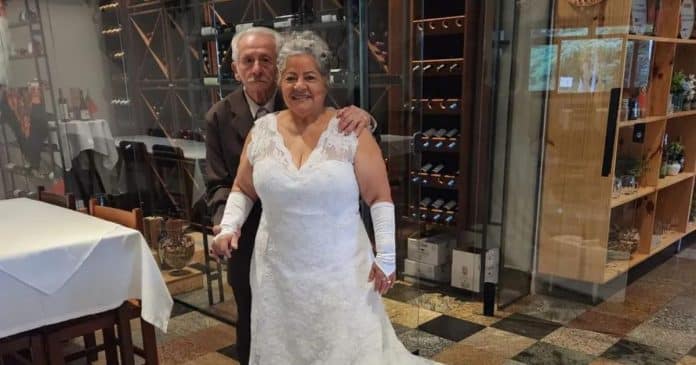 Idosos celebram casamento após 60 anos de união: “Agora, é meu marido”