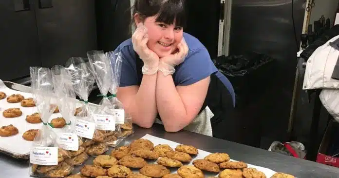 rejeitada-por-ter-sindrome-de-down-hoje-ela-e-dona-de-sua-propria-confeitaria Rejeitada por ter síndrome de Down, hoje ela é dona de sua própria confeitaria