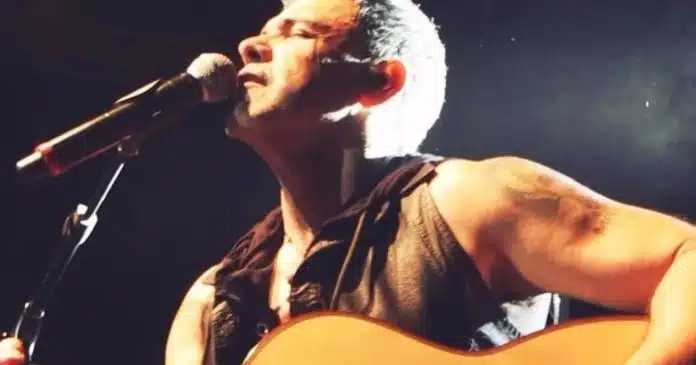 video-zeze-di-camargo-desafina-em-show-e-fas-reagem-melhor-parar VÍDEO: Zezé Di Camargo desafina em show e fãs reagem: “Melhor parar”