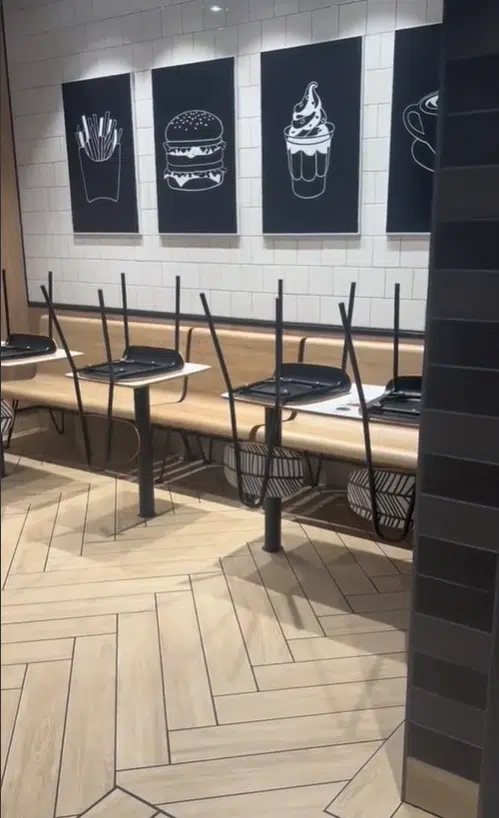 Mulher compra cadeiras pelo Facebook e percebe que são roubadas do McDonald's sabiaspalavras.com - Mulher compra cadeiras pelo Facebook e percebe que são roubadas do McDonald's