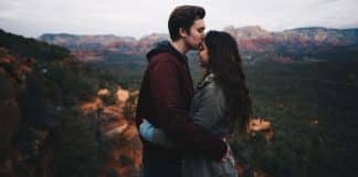 Amor ou Apego: Como identificar o que você sente em um relacionamento