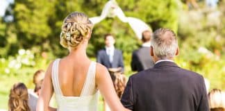 “Minha filha se recusa a me deixar levá-la ao altar em seu casamento, então não vou pagar por isso”