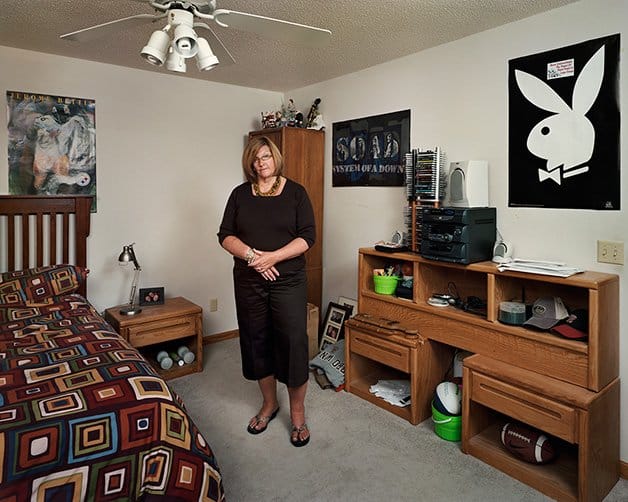 sabiaspalavras.com - Síndrome do ninho vazio: imagens mostra pais nos quartos dos filhos que saíram de casa