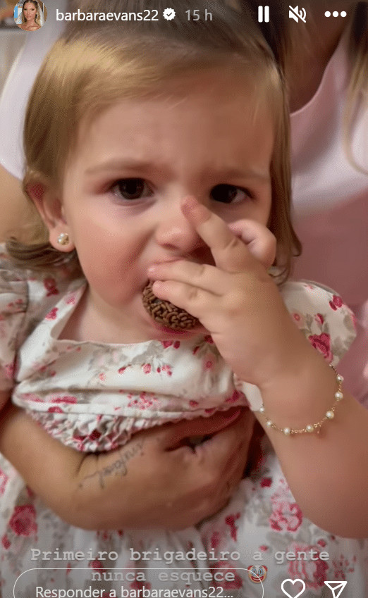 sabiaspalavras.com - B&aacute;rbara Evans rebate cr&iacute;ticas ap&oacute;s filha comer primeiro brigadeiro: &ldquo;A filha &eacute; minha&rdquo;