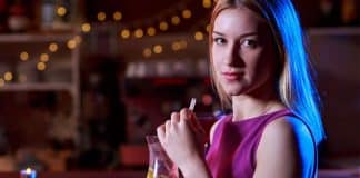 Bartender explica por que toda mulher deveria saber sobre o “Shot de Anjo”