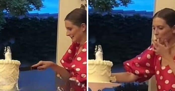 Convidada de casamento ‘ansiosa para sobremesa’ corta bolo antes dos noivos