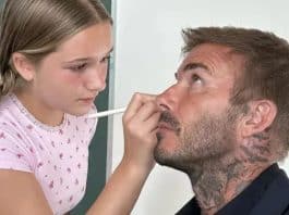 David Beckham se diverte com a filha em uma sessão de maquiagem