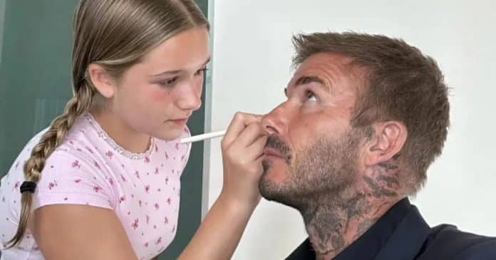 David Beckham se diverte com a filha em uma sessão de maquiagem