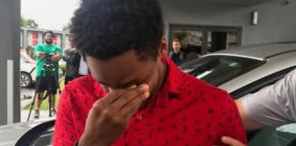 Jovem caminha 32 km para evitar atraso e ganha carro do chefe