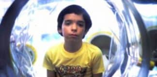 Menino que cresceu em uma bolha salvou milhares de vidas desde sua morte há quase 40 anos