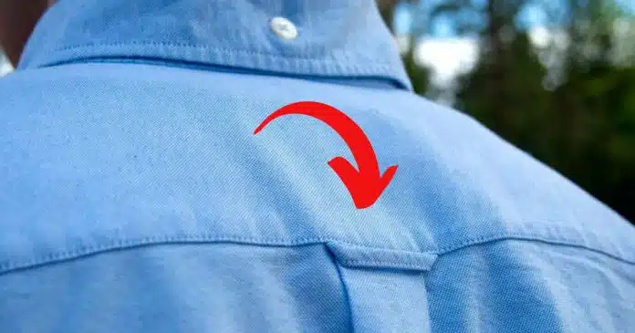 voce-ja-se-perguntou-pra-que-serve-o-ganchinho-que-existe-atras-das-camisas Você já se perguntou pra que serve o ‘ganchinho’ que existe atrás das camisas?