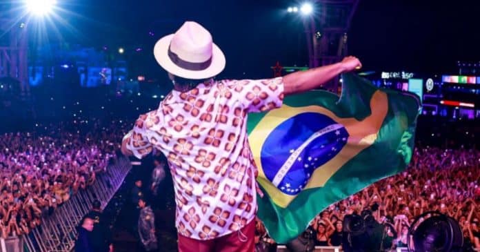Bruno Mars encanta o público brasileiro em show no The Town