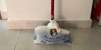 Sabia que colocar um saco de plástico na vassoura garante a casa limpa e brilhante como num hotel?