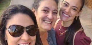 “Minha mãe tem Alzheimer aos 59 e decidimos viver cada momento”: Filha mudou a vida para a deixar mais feliz