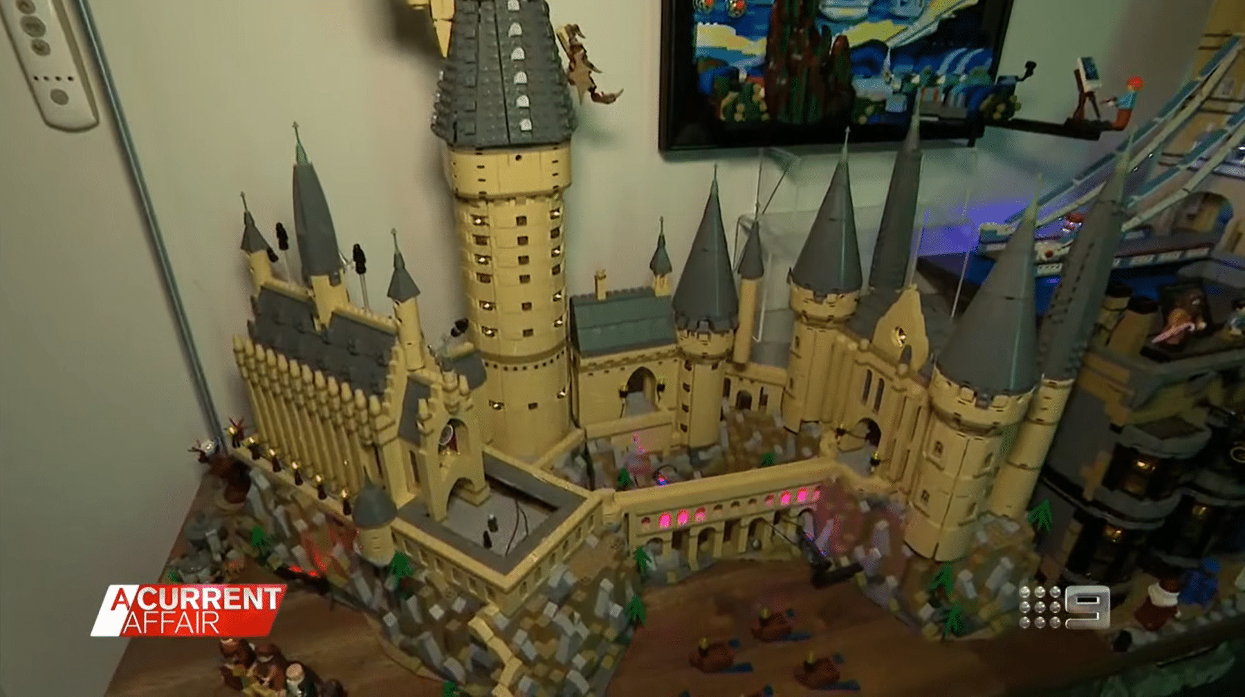 sabiaspalavras.com - Casal &eacute; &ldquo;for&ccedil;ado&rdquo; a se mudar depois de gastar 500 mil reais em cole&ccedil;&atilde;o de Lego que n&atilde;o cabe em sua casa