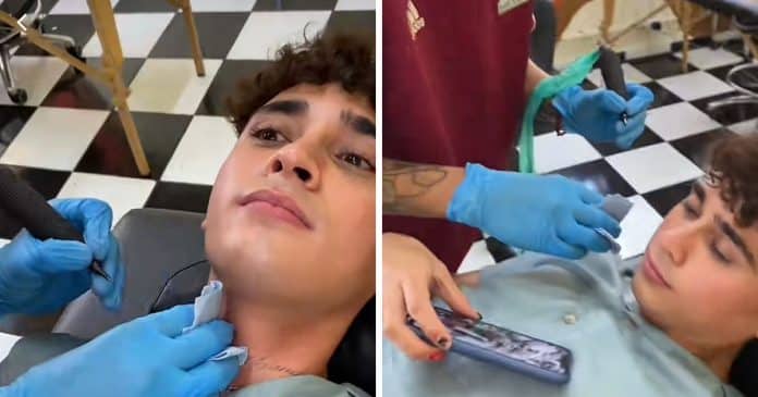 Jovem recebe ligação de namorada terminando o relacionamento enquanto tatuava o nome dela