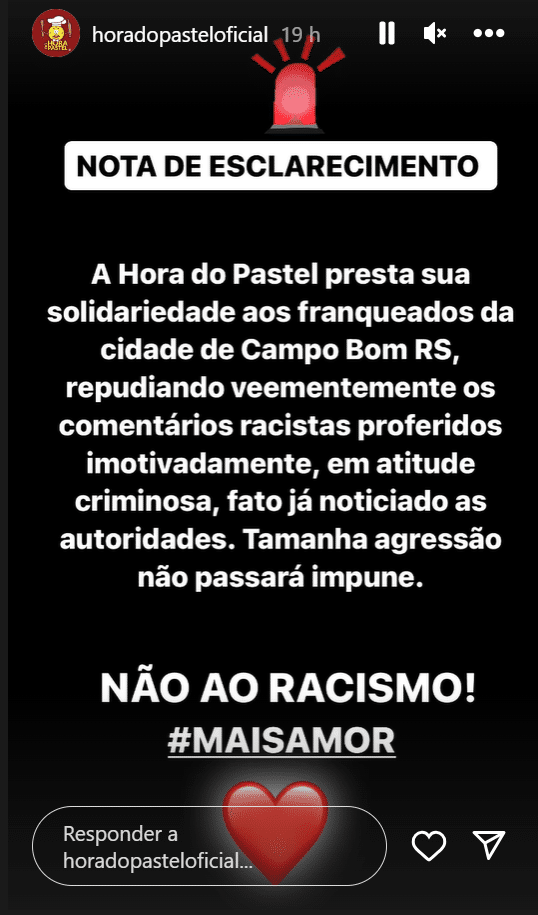 sabiaspalavras.com - "Não gosto de pessoas assim encostando na minha comida", mulher exige entregador branco ao pedir comida