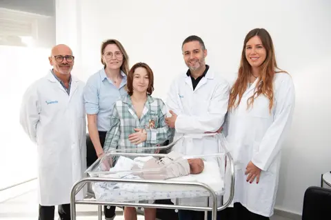 sabiaspalavras.com - Nasce primeiro bebê concebido por duas mães na Espanha