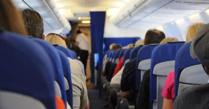 Passageira morre durante voo dos EUA a MG e corpo fica 10 horas no assento