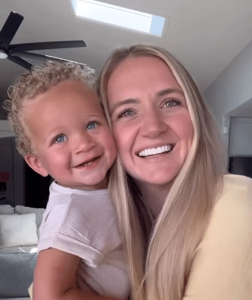 sabiaspalavras.com - Casal de influenciadores compartilha como eles conseguiram ter tr&ecirc;s filhos totalmente diferentes fisicamente