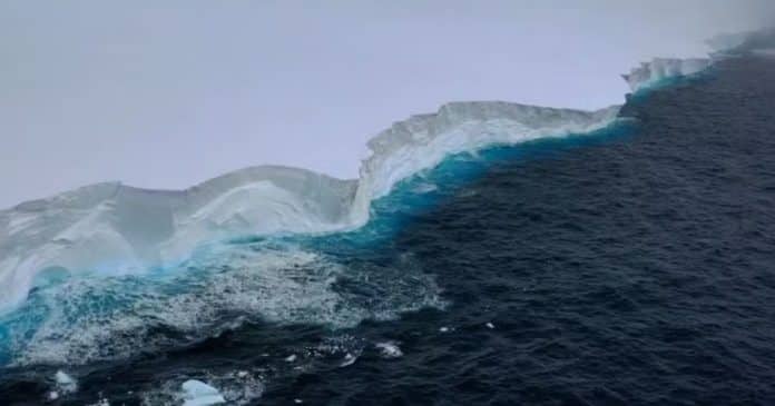 Maior iceberg do mundo se solta da Antártida com quase um trilhão de toneladas