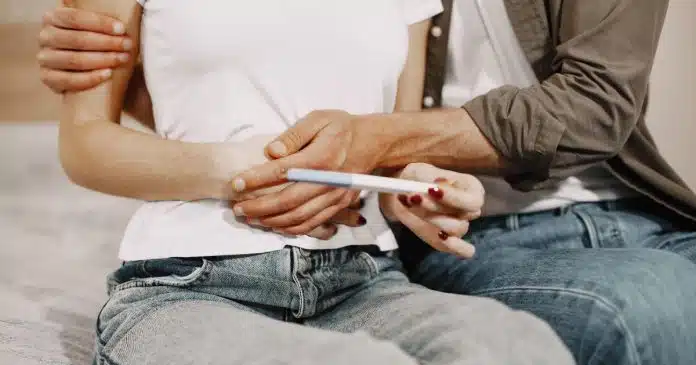 minha-namorada-esta-gravida-mas-nunca-fizemos-sexo-ela-nao-me-trairia-revela-jovem “Minha namorada está grávida, mas nunca fizemos sexo – ela não me trairia”: revela jovem