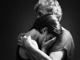 Entenda os significados profundos de sonhar com um ente querido falecido