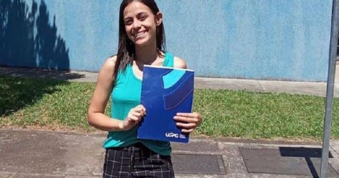 “Educação vai me tirar da rua”: Órfã que morava em abrigo entra em 1º lugar na universidade