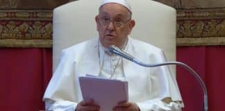 Papa Francisco pede proibição de maternidade por barriga de aluguel: “É deplorável”