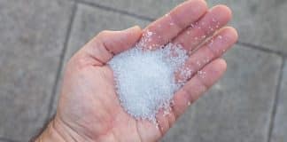 Razões pelas quais você deve espalhar sal pela sua casa