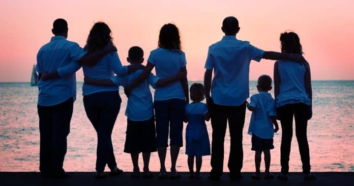 A ciência explica por que famílias com 4 (ou mais) filhos são mais felizes