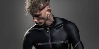 Internautas acusam Machine Gun Kelly de “querer ser negro” depois de exibir sua tatuagem blackout