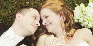 Pessoas casadas são mais felizes do que solteiras, revela pesquisa