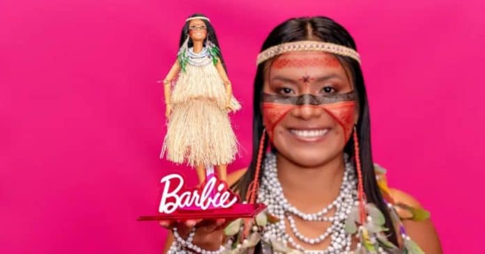 Barbie celebra diversidade com lançamento da primeira boneca de uma indígena brasileira