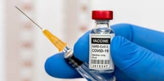 Feliz com a vacina da COVID, idoso de 62 anos, leva mais de 200 doses da vacina – deixando os cientistas atordoados