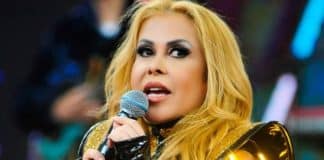 Joelma tem passaporte bloqueado por dívida trabalhista de mais de R$ 1 Milhão