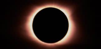 Cientistas emitem forte alerta sobre o eclipse solar total de HOJE ‘que pode ser mortal’