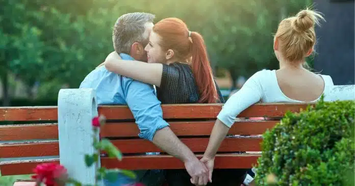 mulheres-revelam-o-porque-viraram-amantes-e-se-envolveram-com-homens-casados-me-faz-sentir-poderosa Mulheres revelam por quê viraram amantes e se envolveram com homens casados: “Me faz sentir poderosa”
