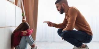 Psicóloga explica impacto profundo de crescer com pais narcisista