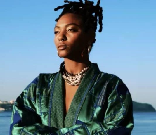 Despois de orar por “cura gay” cantora cria Igreja Lesbiteriana: ‘Um chamado’