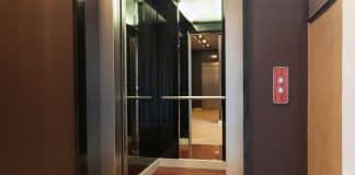 Por que existem espelhos nos elevadores? Descubra seus múltiplos propósitos