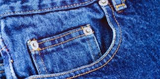 Este é o verdadeiro propósito do pequeno bolso na sua calça jeans