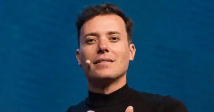 video-falas-de-andre-valadao-sobre-enviar-filhos-a-faculdade-repercute-na-web VÍDEO: Falas de André Valadão sobre enviar filhos à faculdade repercute na web: “Para ele ir para o inferno, pô?”