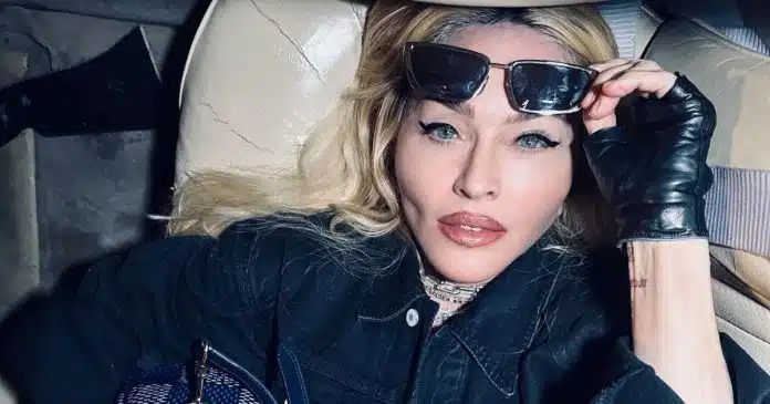 aos-65-anos-madonna-mostra-sua-beleza-eterna-em-fotos-deslumbrantes-sem-rugas (3) Aos 65 anos, Madonna mostra sua beleza eterna em fotos deslumbrantes sem rugas