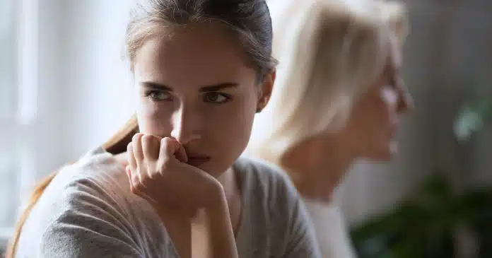 geracao-y-esta-cortando-relacoes-com-os-pais-para-manter-saude-mental-psicologos-explicam-motivo Geração Y está cortando relações com os pais para manter saúde-mental – Psicólogos explicam motivo
